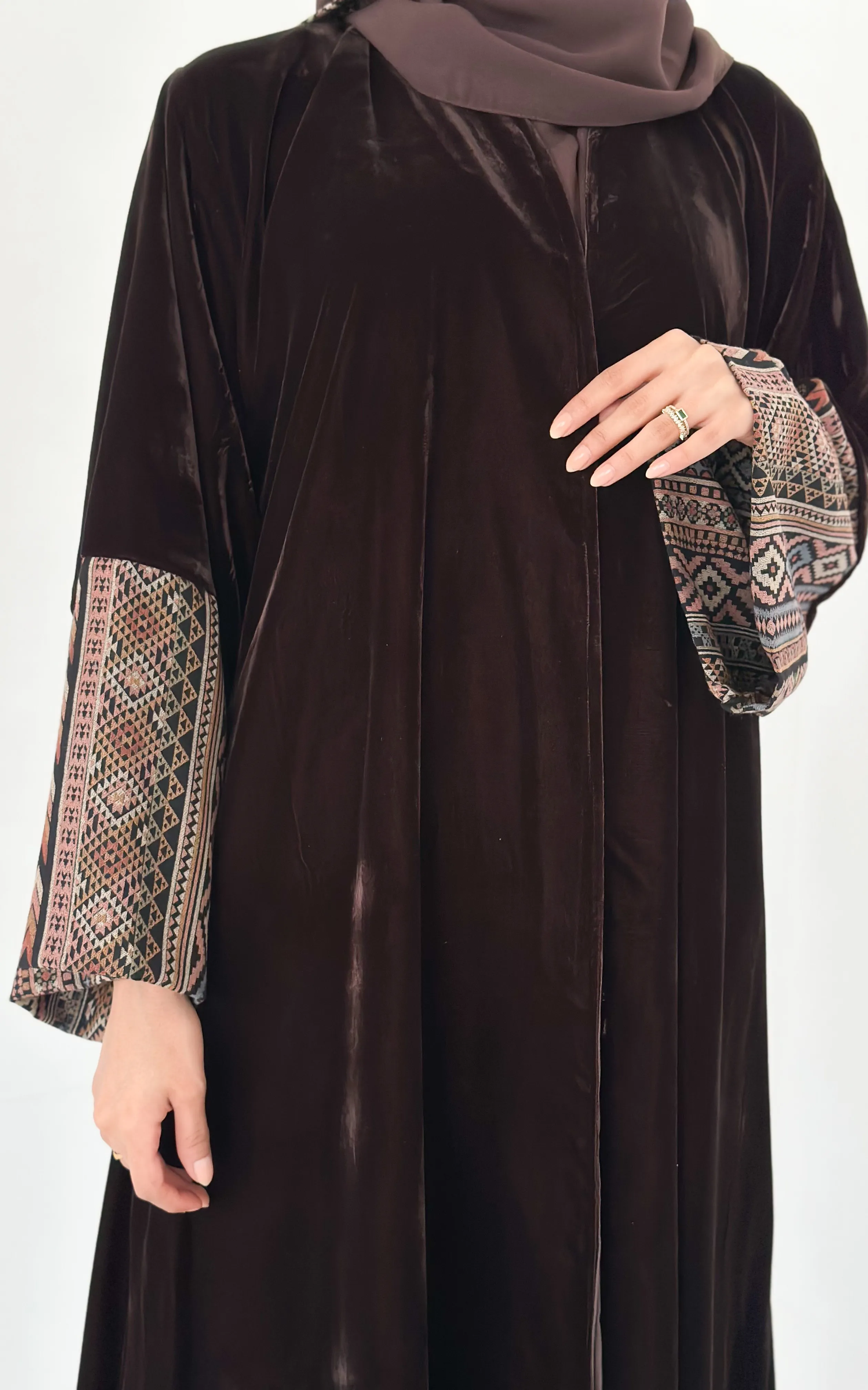 Kashmiri Sleeve Velvet Abaya 1