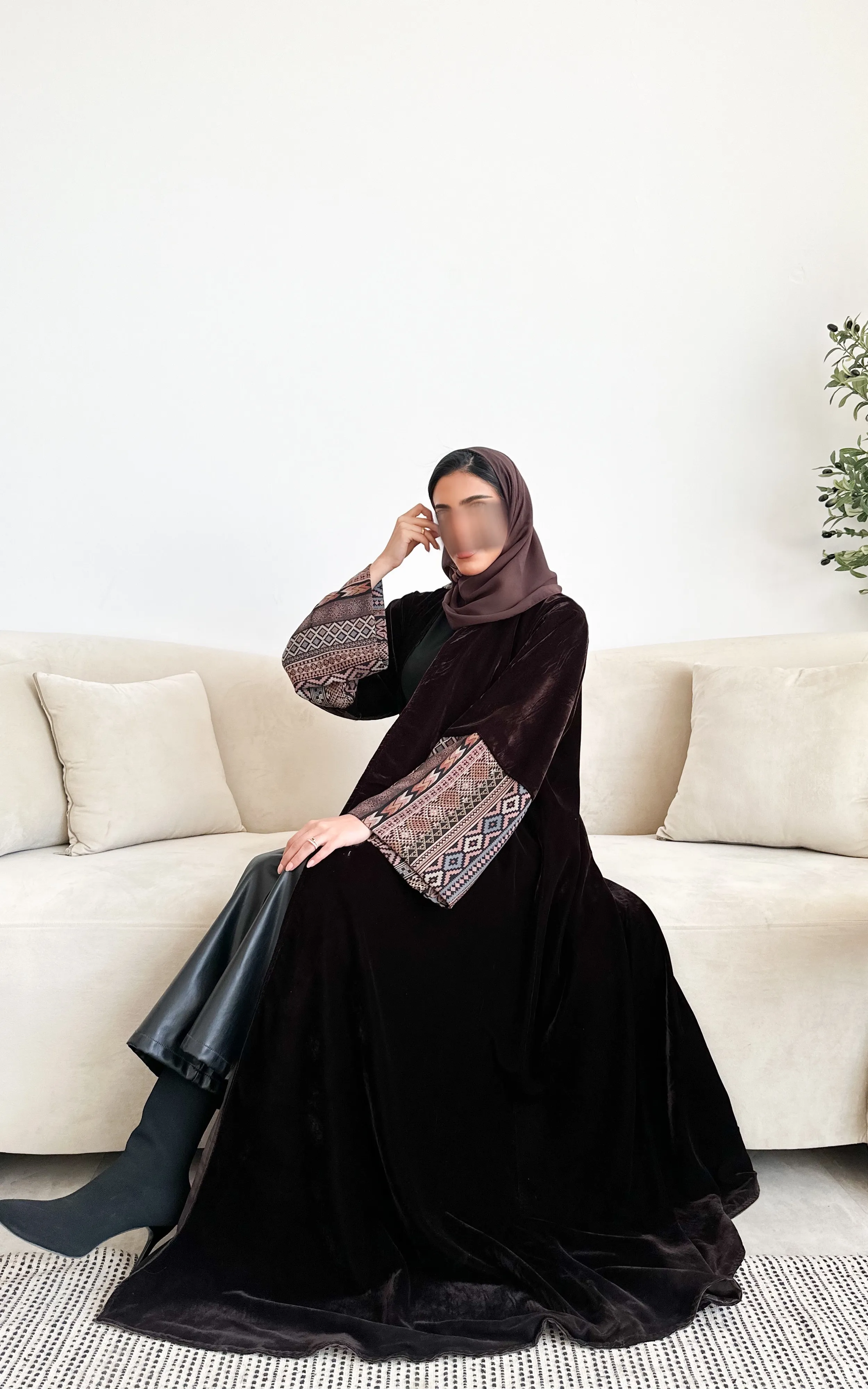 Kashmiri Sleeve Velvet Abaya 2