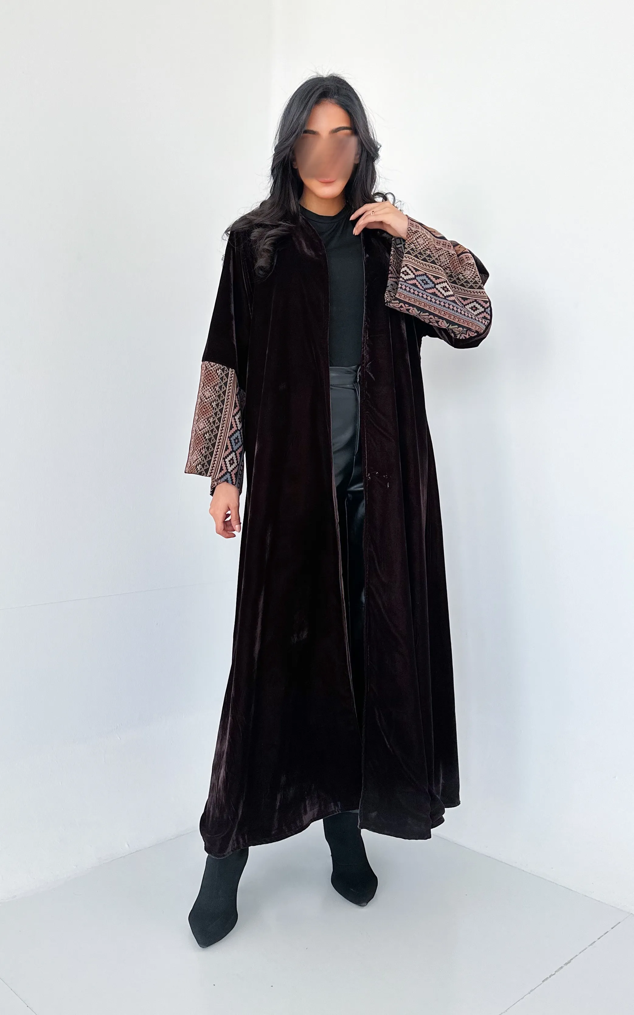 Kashmiri Sleeve Velvet Abaya 4