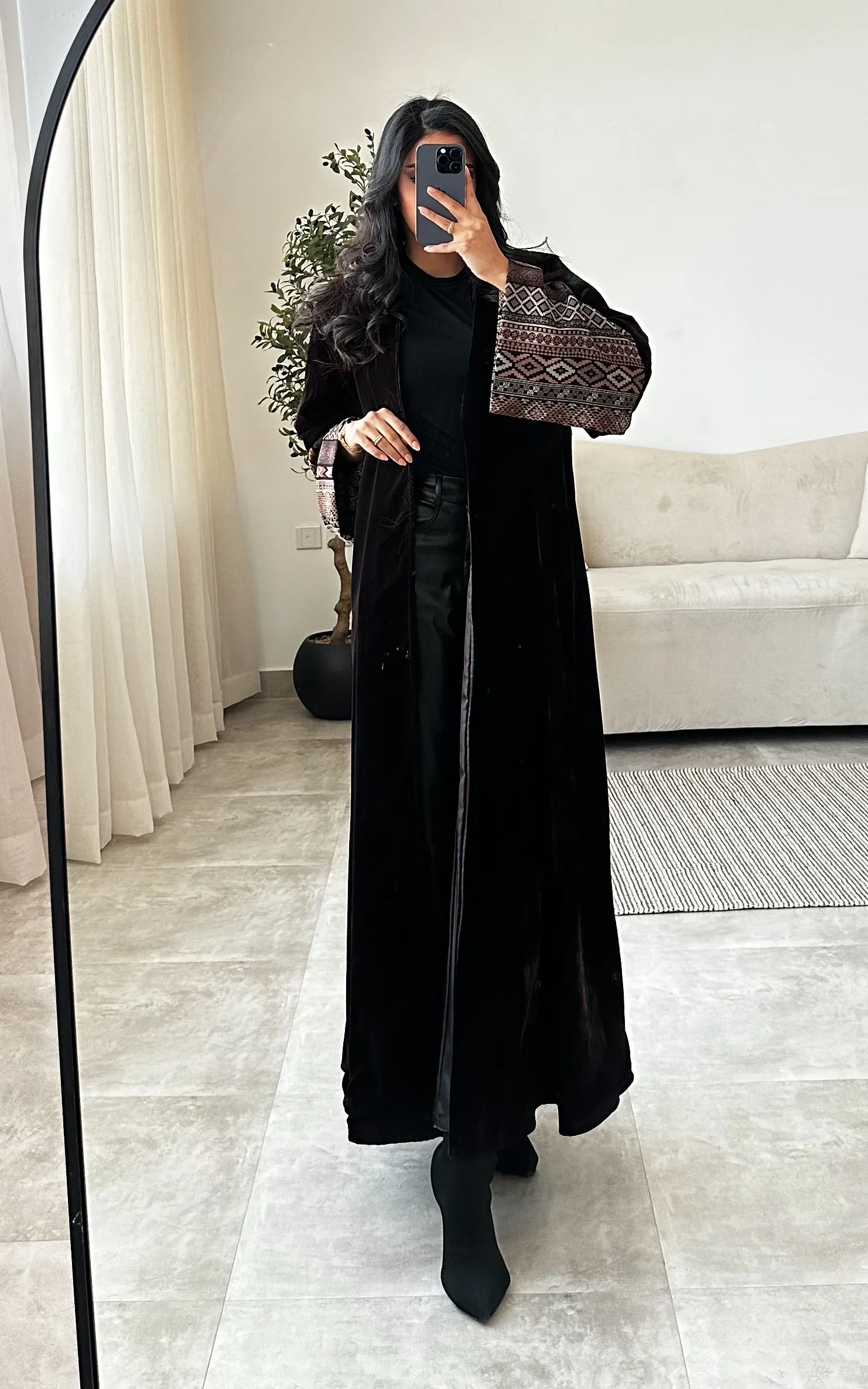 Kashmiri Sleeve Velvet Abaya 5